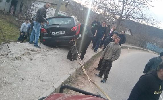 В Терновке авто от столкновения со столбом спасла арматура
